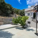 Villa Stunning Views Karavádhos