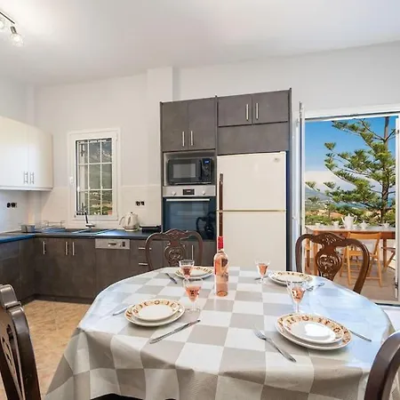 Stunning Views * Karavádhos